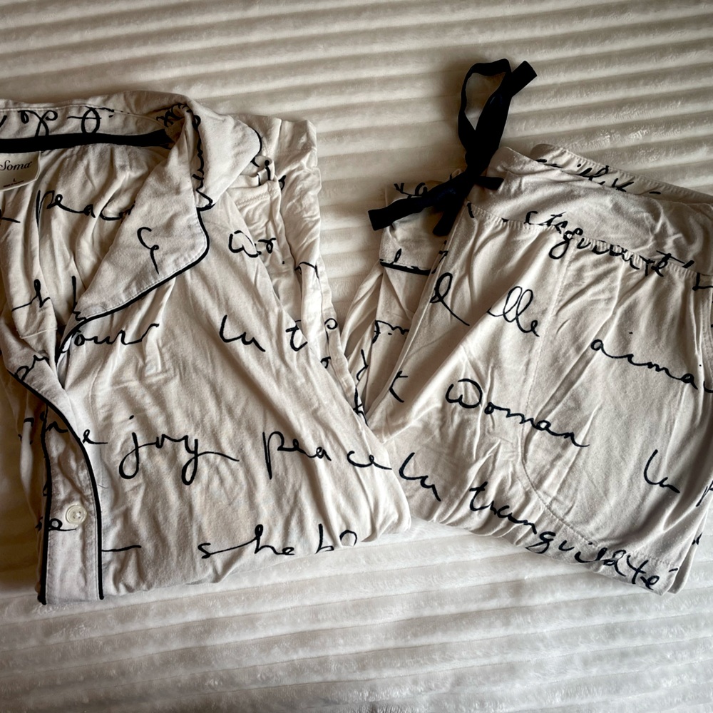 SOMA PAJAMAS! TALL SIZE MED/large. Luxurious long sleeve pjs 😍